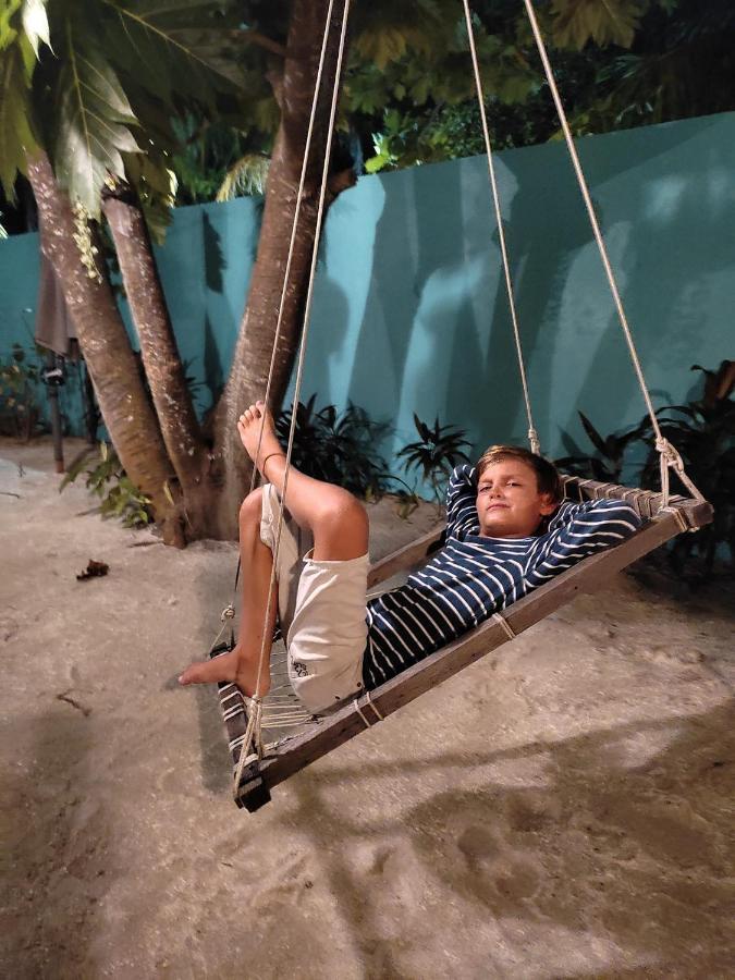 Surfretreat Hotel Bodufolhudhoo Ngoại thất bức ảnh