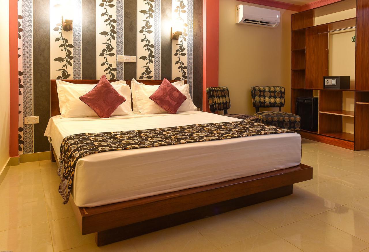 Surfretreat Hotel Bodufolhudhoo Ngoại thất bức ảnh