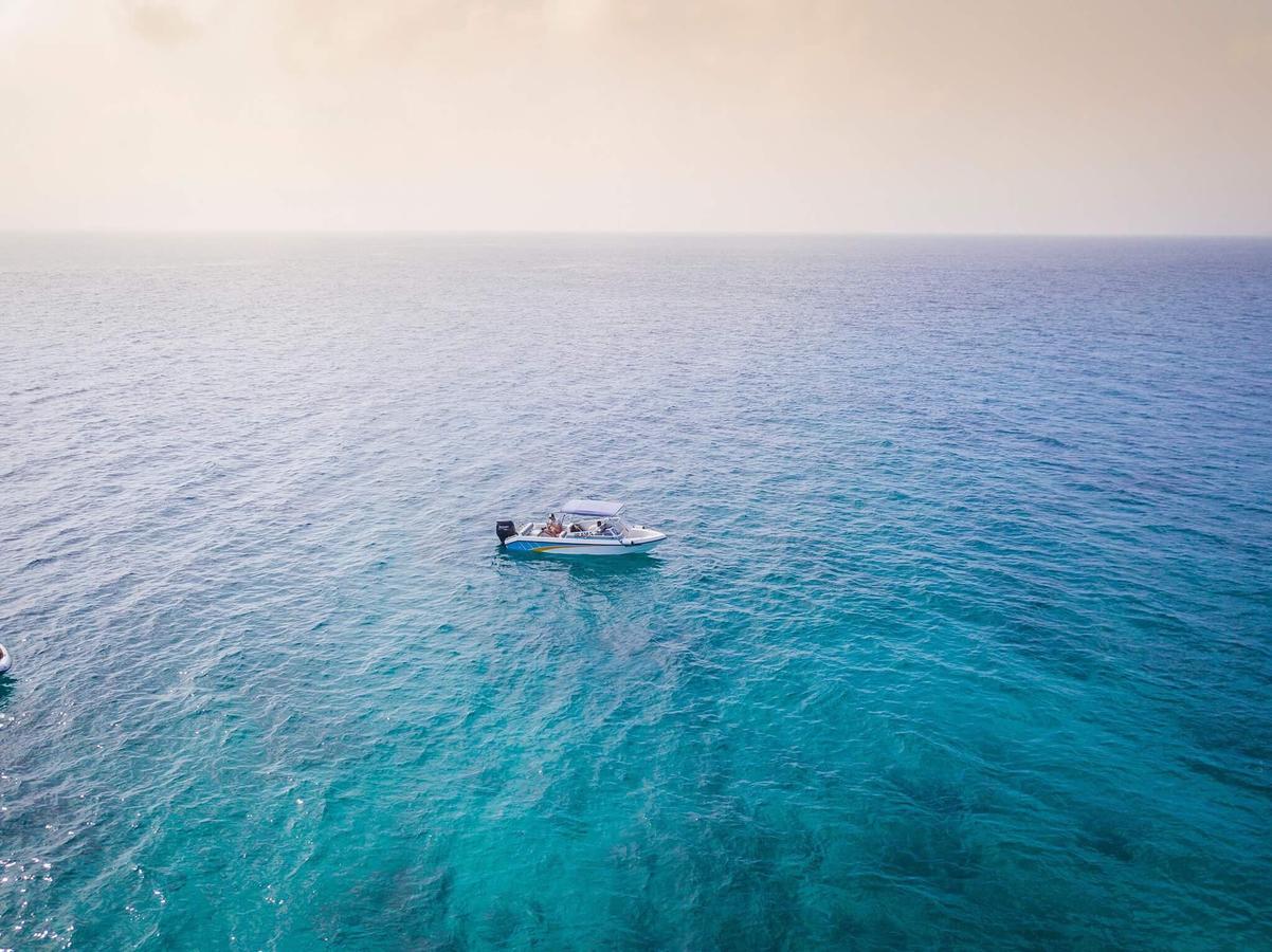 Surfretreat Hotel Bodufolhudhoo Ngoại thất bức ảnh