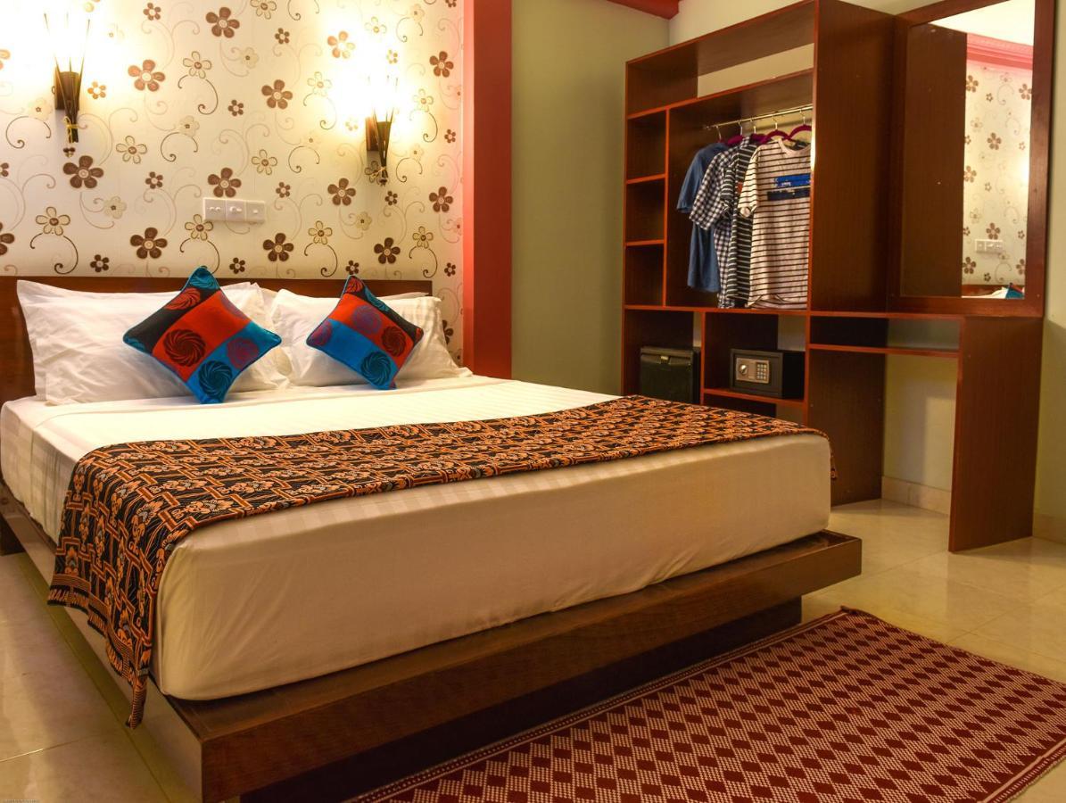 Surfretreat Hotel Bodufolhudhoo Ngoại thất bức ảnh